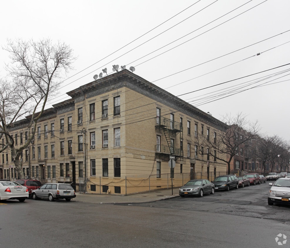 Primary Photo - 59 Saint Nicholas Ave
