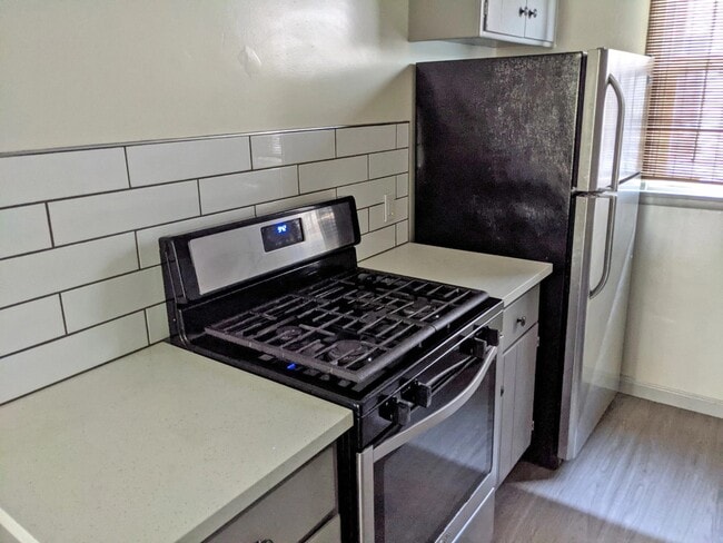 Building Photo - 6127 Romaine St