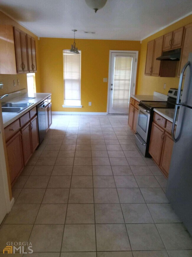 Building Photo - 741 Royal Oaks Dr