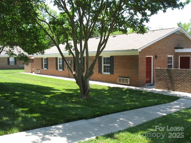 Building Photo - 1306 Lomax Ave