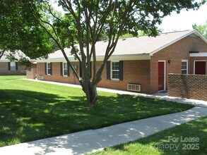 Building Photo - 1300 Lomax Ave