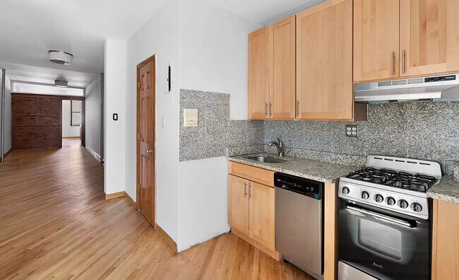 Building Photo - 858 10th Avenue