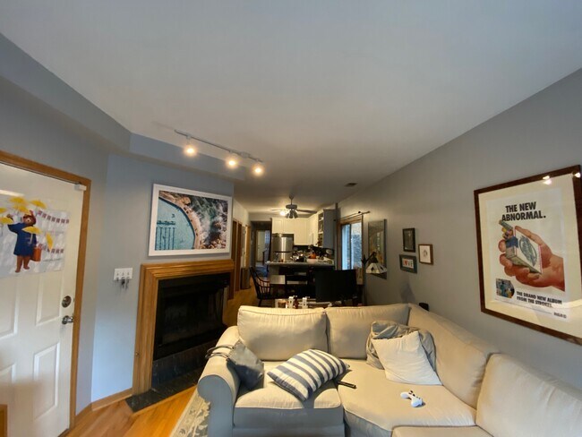 Foto del edificio - 1341 N Greenview Ave