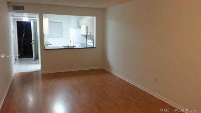 Foto del edificio - 821 NE 207th Ln