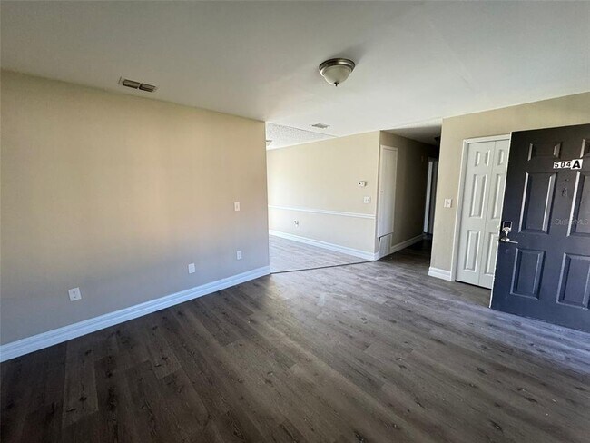 Foto del edificio - 504 Blackbird Ln