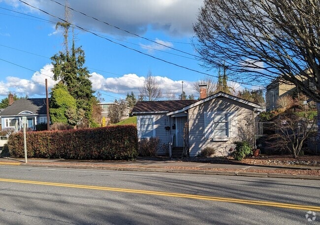 Building Photo - 434 3rd Ave N