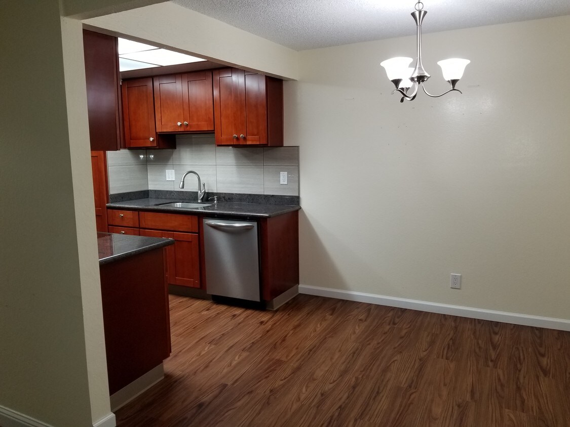 8653 Mountain Blvd, Oakland, CA 94605 Condo for Rent in Oakland, CA