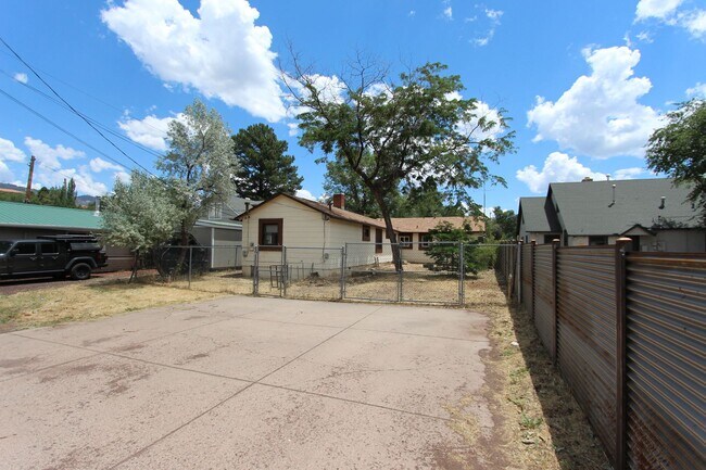 Foto del edificio - 811 N Humphreys St