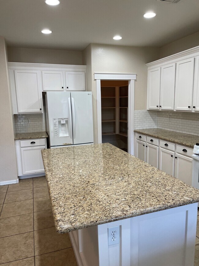 Building Photo - 1502 E Bluebird Ct