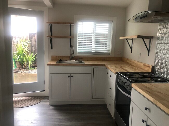 Cocina - 680 Rosal Way