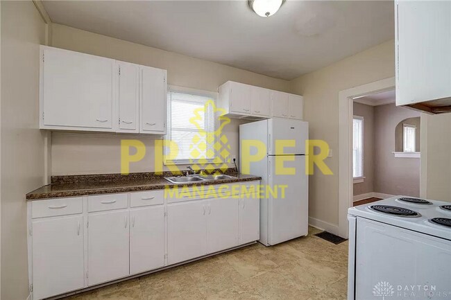 Foto del edificio - 2 bedrooms 1 bathroom house