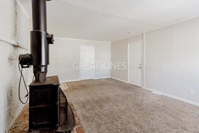Building Photo - NOW OFFERING $250 OFF FIRST FULL MONTH IF ...
