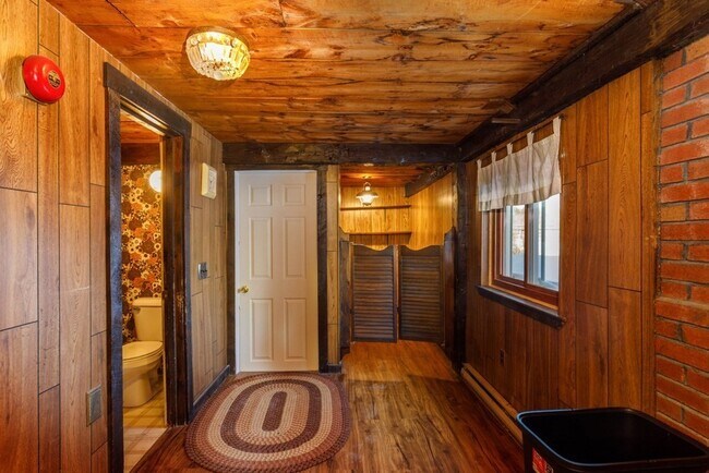 Foto del edificio - 385 E Broadway