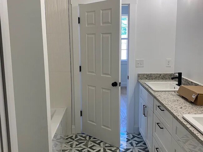 Building Photo - 445 Liberty St