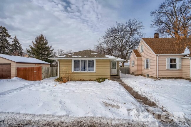 Foto del edificio - 4010 Monroe St NE