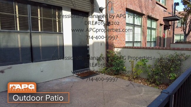 Building Photo - 2 bedroom / 2.5 bath condo with Bonus room...