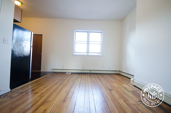 Building Photo - 441 Metropolitan Ave