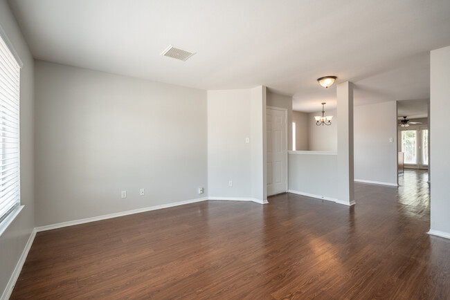 Building Photo - 4704 Loma Bonita Dr