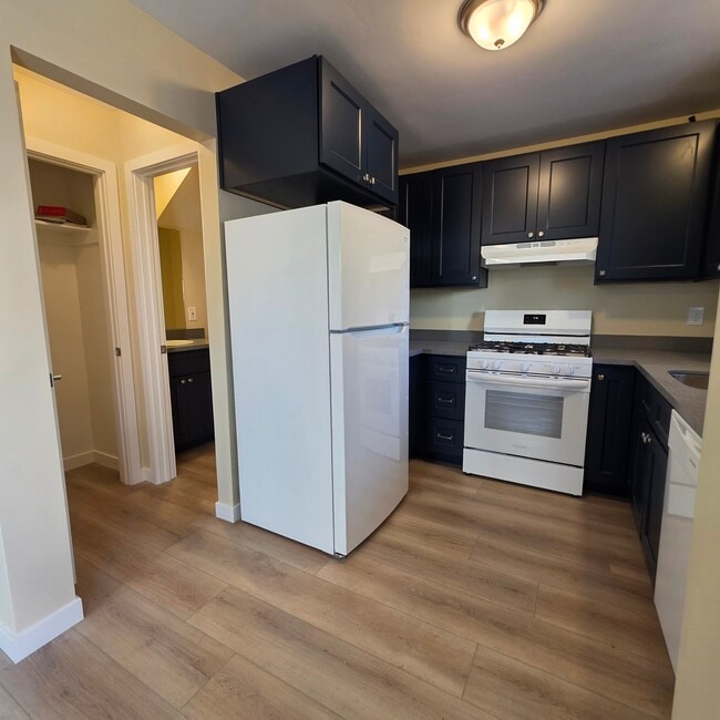 Foto del edificio - 2179 Beebee St