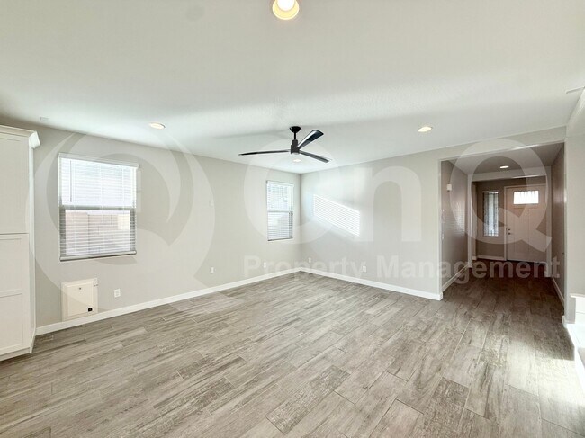 Building Photo - 2233 E Meadowview Ct