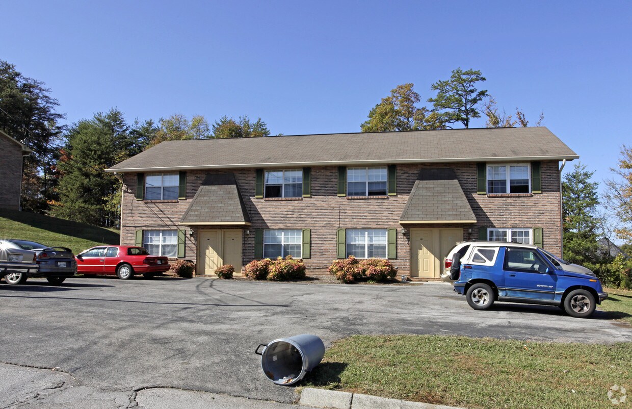 Building Photo - 400-406 Pine Ridge Dr