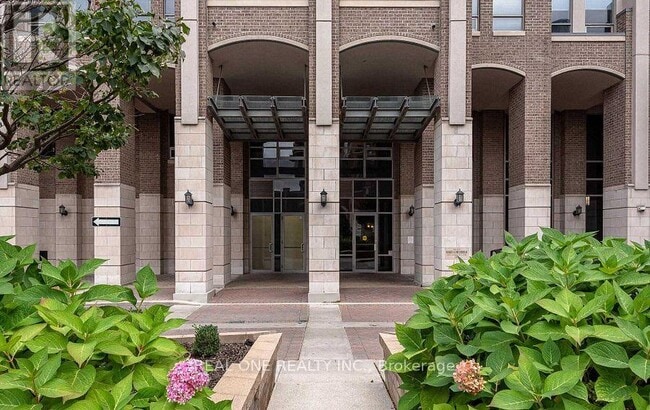 Building Photo - 388-388 Prince of Wales Dr