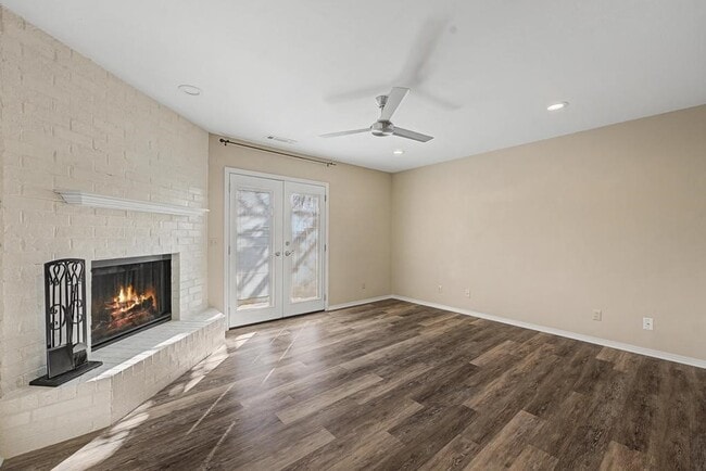 Building Photo - 298 W Mountain St