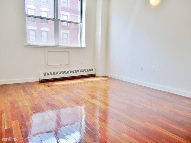 Building Photo - 444 Manhattan Ave