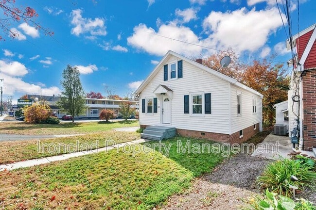 Building Photo - 1208 Farmington Ave