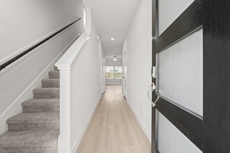 Building Photo - 222 Forest W St