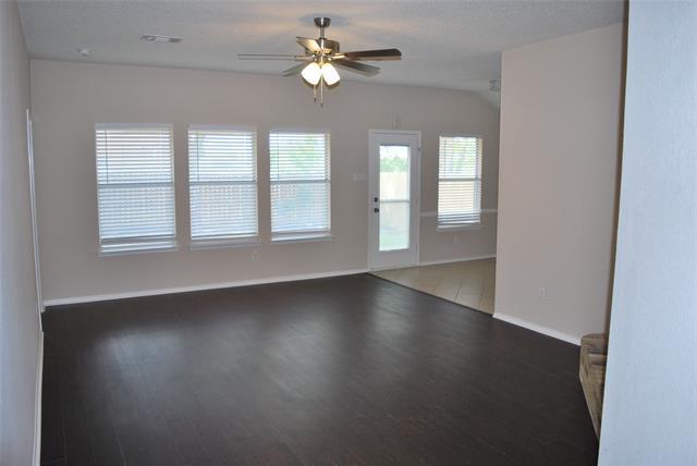 Foto del edificio - 3015 Scenic Glen Dr