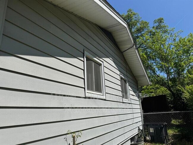 Building Photo - 48 Wayside Dr