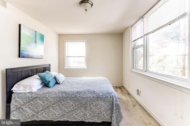 Foto del edificio - 4007 Ames St NE