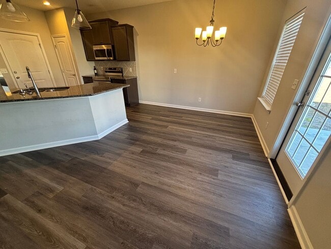 Building Photo - FOR RENT