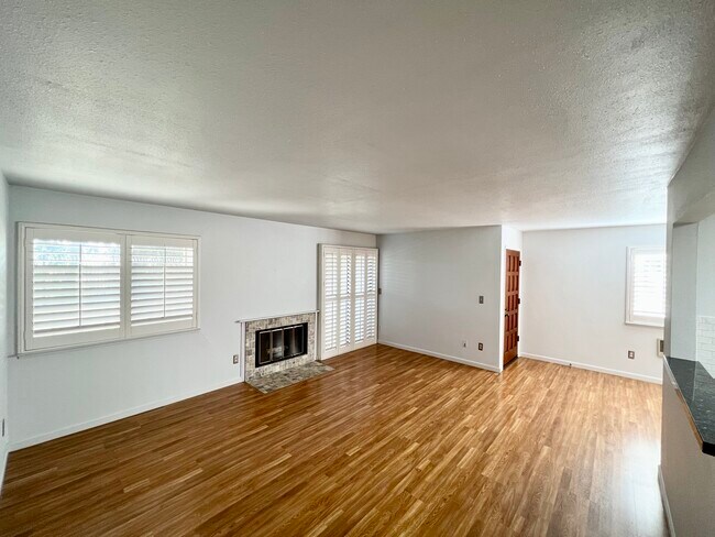 Building Photo - 1538 Alma Ter