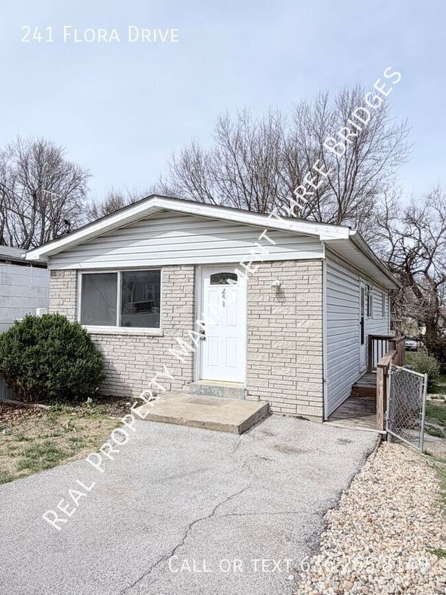 Building Photo - 241 Flora Dr