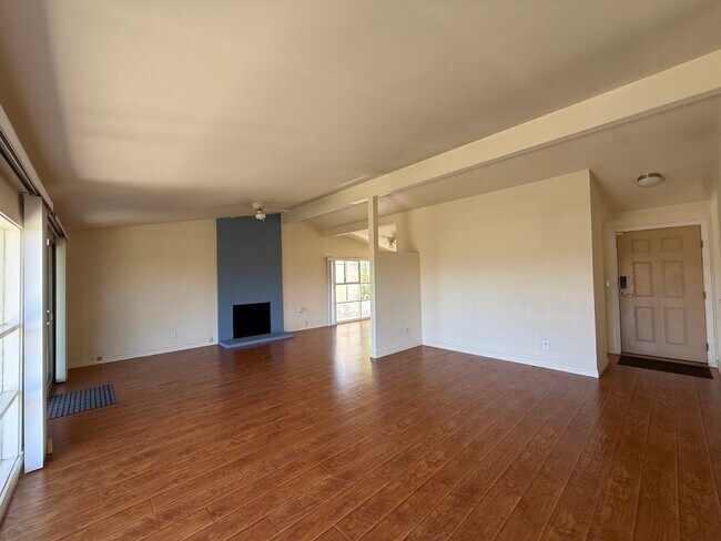 Foto del edificio - 9158 Rebecca Ave