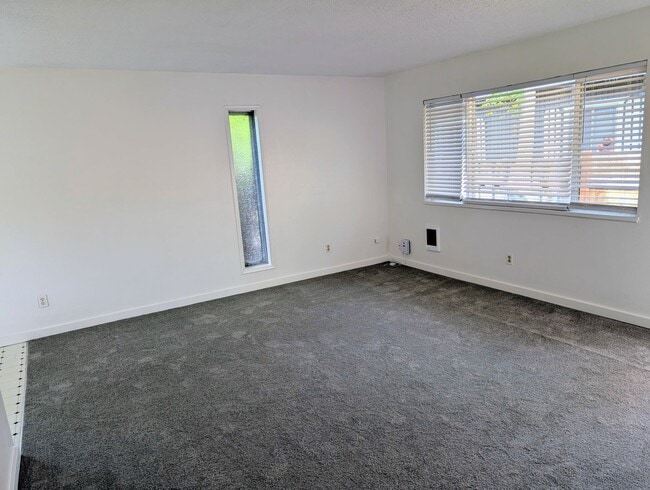 Building Photo - S0255