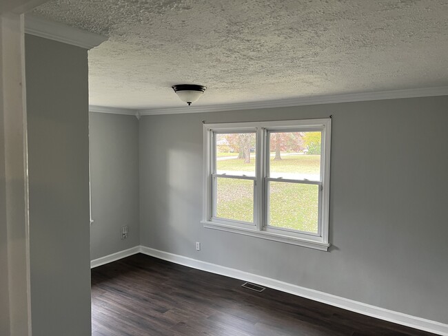 Building Photo - 3158 New Lynnview Dr