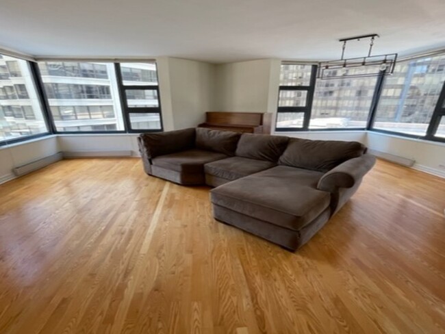Foto del edificio - 401 E Ontario St