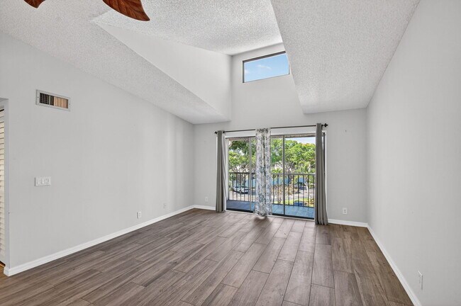 Building Photo - 812 Sky Pine Way