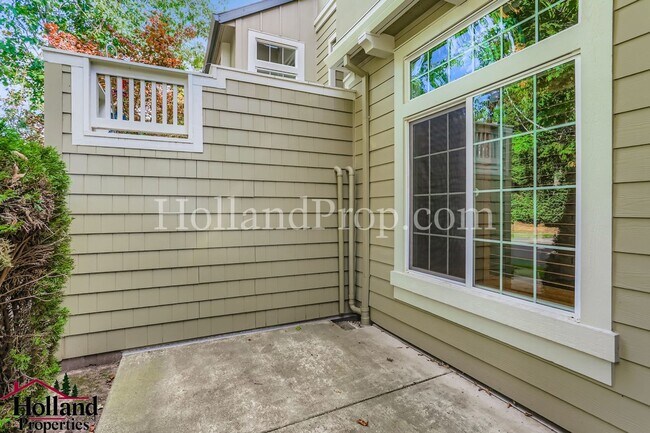 Foto del edificio - Charming Ground-Level Condo in Prime Hillsboro Location with a Garage!