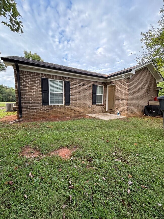 Foto del edificio - 265 Harmon Ln
