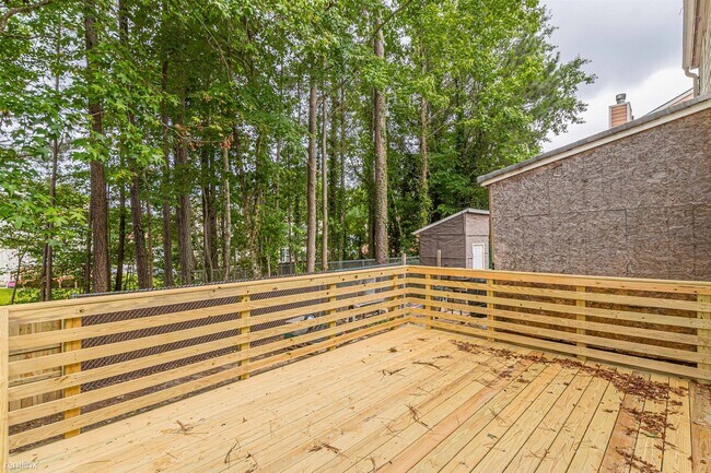 Building Photo - 3 br, 2.5 bath Townhome - 5895 Hampton Court