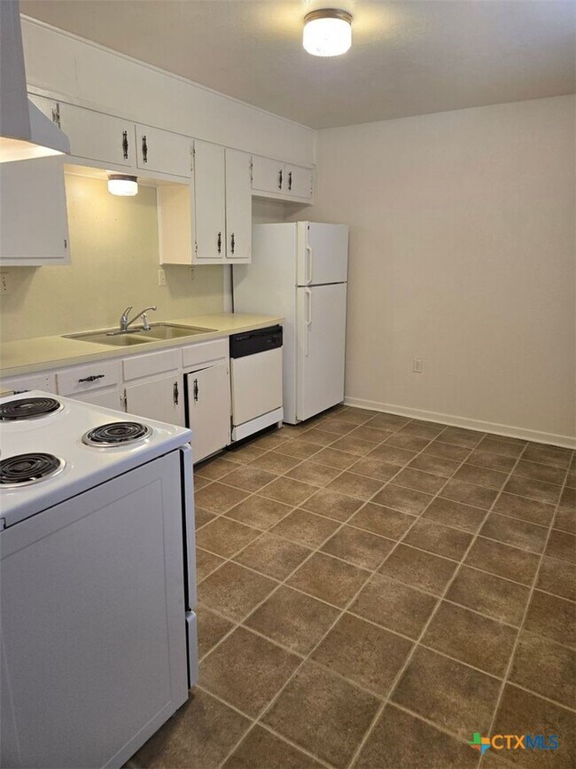 Building Photo - 307 Sunset Ln