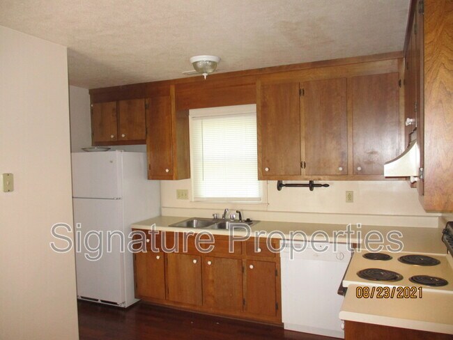 Building Photo - 1611 3rd St