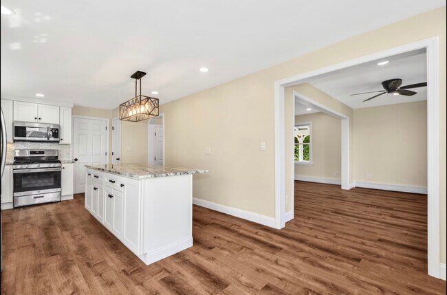 Building Photo - 46 Duck Ln