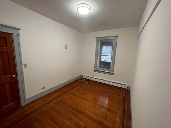 Building Photo - 635 Broadway