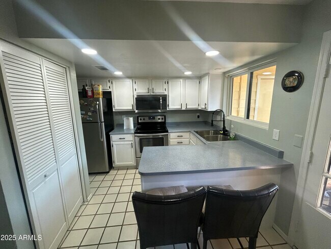 Building Photo - 9830 S 48th Way
