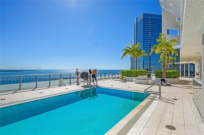 Foto del edificio - 1300 Brickell Bay Dr